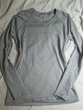 Lululemon Swifty Light Gray Long-Sleeve Performance Tee